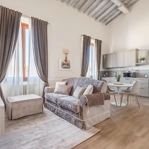 florence-feel-apartment.it-tuscanyhotel.com/