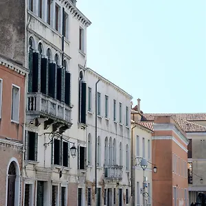 Konukevi Canal Riva De Biasio, Venedik